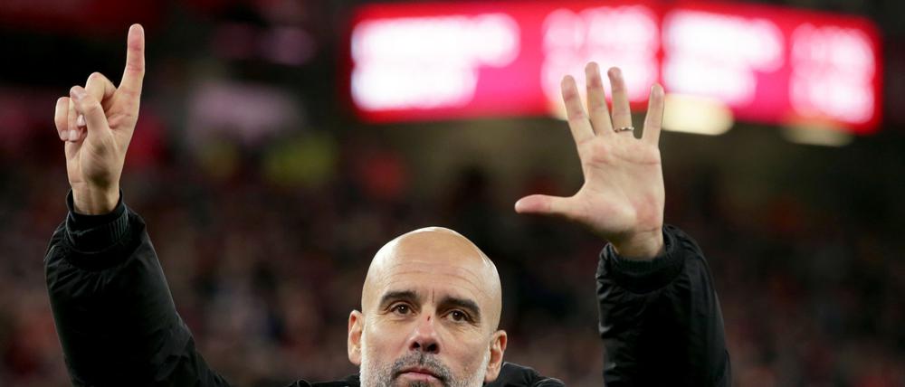 Pep Guardiola erinnert die singenden Liverpool-Fans an seine sechs Meisterschaften mit Manchester City.