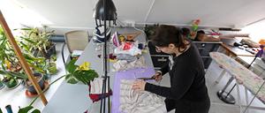 Teilnehmerin Caro arbeitet seit März in der Textilwerkstatt von Organic Village.