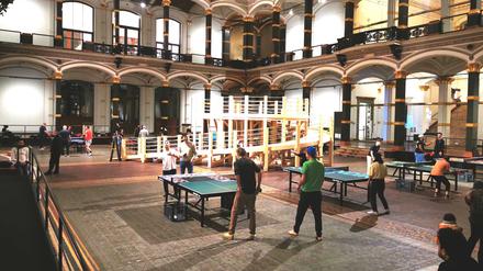Tischtennis im Gropius Bau.