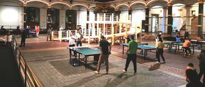 Tischtennis im Gropius Bau.