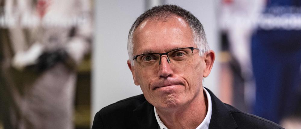 Der CEO von Stellantis, Carlos Tavares, tritt schon deutlich eher ab als noch vor Wochen geplant.