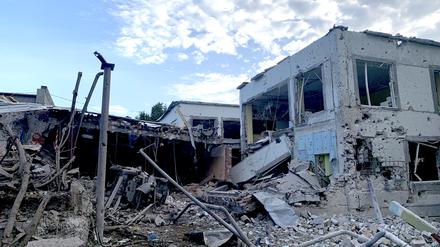 Die Bojko-Schule in Charkiw wurde im Sommer von russischen Bomben getroffen. Es ist eine der letzten Schulen in der ukrainischen Metropole, die noch Präsenzunterricht anbietet.