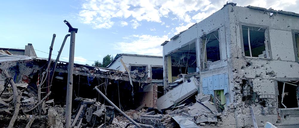 Die Bojko-Schule in Charkiw wurde im Sommer von russischen Bomben getroffen. Es ist eine der letzten Schulen in der ukrainischen Metropole, die noch Präsenzunterricht anbietet.