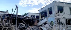 Die Bojko-Schule in Charkiw wurde im Sommer von russischen Bomben getroffen. Es ist eine der letzten Schulen in der ukrainischen Metropole, die noch Präsenzunterricht anbietet.