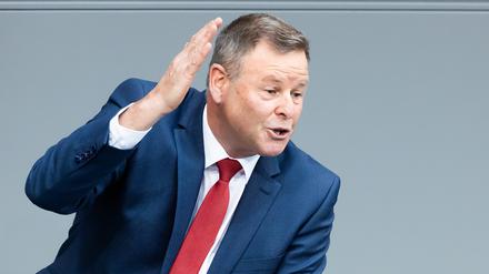 Der Brandenburger Bundestagsabgeordnete Christian Görke (Die Linke) spricht im Plenum des Bundestages. 