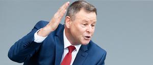 Der Brandenburger Bundestagsabgeordnete Christian Görke (Die Linke) spricht im Plenum des Bundestages. 