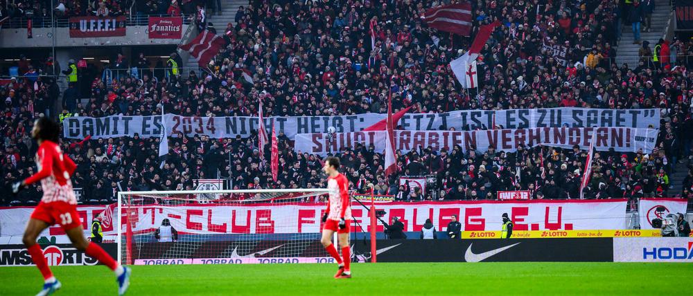 Freiburger Fans haben schon gegen die WM-Vergabe an Saudi-Arabien demonstriert.