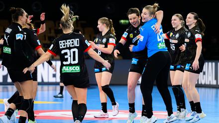 Jubeln sie am Ende? Das deutsche Team nach dem Sieg im ersten EM-Spiel gegen die Ukraine.