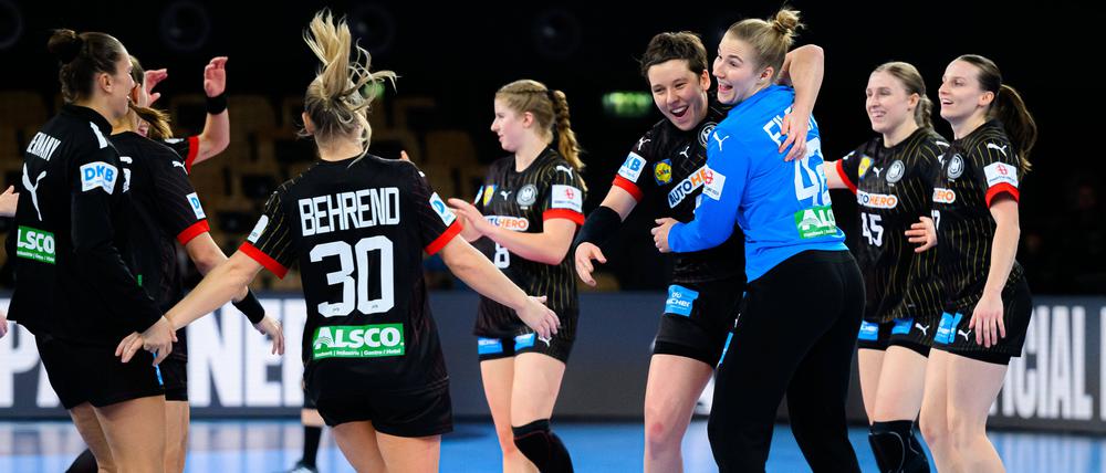 Jubeln sie am Ende? Das deutsche Team nach dem Sieg im ersten EM-Spiel gegen die Ukraine.