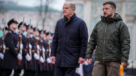 Wolodymyr Selenskyj empfängt Bundeskanzler Olaf Scholz in Kyjiw. Deutschland ist zweitgrößter Unterstützer der Ukraine – doch das angegriffene Land hätte sich oft entschlossenere Militärhilfe gewünscht.