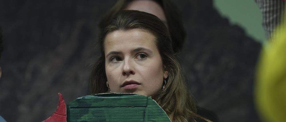 Die deutsche Aktivistin Luisa Neubauer nimmt an einer Demonstration gegen fossile Brennstoffe auf dem UN-Klimagipfel COP29 teil.