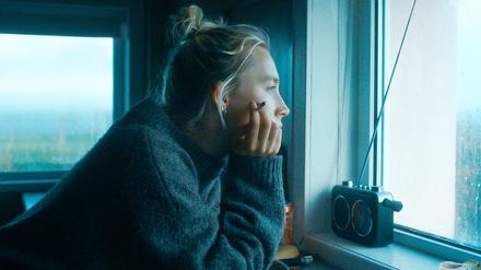 Rona (Saoirse Ronan) stellt sich in der Einsamkeit der Papay-Insel auf den Orkneys der Naturgewalt und ihren inneren Stürmen. 