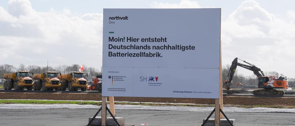 Das schwedische Unternehmen Northvolt, das eine Fabrik bei Heide errichtet, hat ein Sanierungsverfahren nach US-Insolvenzrecht beantragt. (Archivbild)