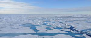 Der Klimawandel verändert die Eisbedeckung des Nordpolarmeers womöglich schneller als bisher angenommen.