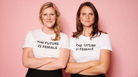 Daniela Meyer (links) und Astrid Zehbe sind Gründerinnen der Agentur Fresh and Furious, Finanzexpertinnen und Autorinnen des Ratgebers „Geld interessiert mich einfach nicht“.