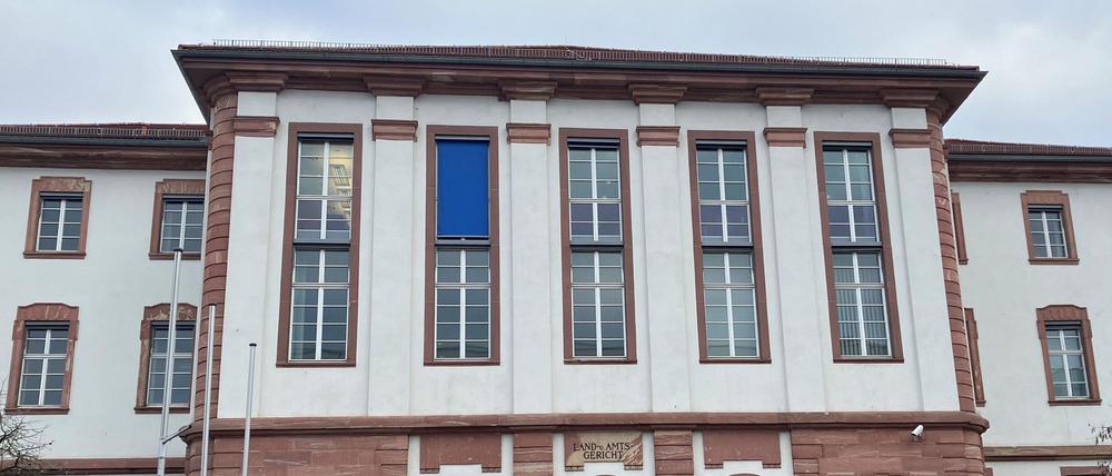 Das Landgericht Hanau muss nun erneut die Verhandlungsfähigkeit eines inzwischen 100 Jahre alten mutmaßlichen früheren KZ-Wachmanns prüfen. (Archivfoto)
