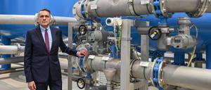 André Bähler, Chef des Wasserbandes Strausberg-Erkner, hier im Wasserwerk Spitzmühle, das auch Wasser für das TEsla-Werk liefert. 