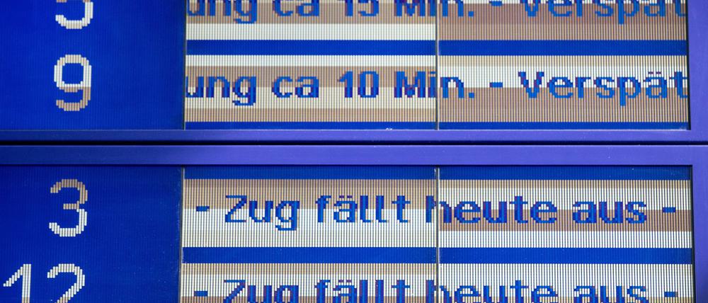 Die Bahn hinkt beim Thema Pünktlichkeit auch im November den eigenen Ansprüchen hinterher.