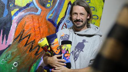 Allan Paul hat drei Sockendesigns entworfen, die Ausschnitte aus seinen Bildern sind.