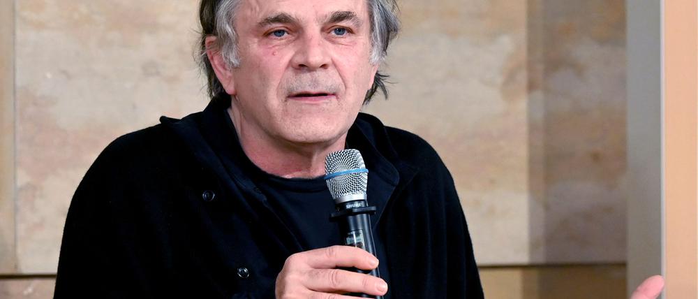 Intendant Hinterhäuser hält trotz der Vertragsauflösung mit der Theaterchefin an ihrem Programm fest. (Bild: Archiv)