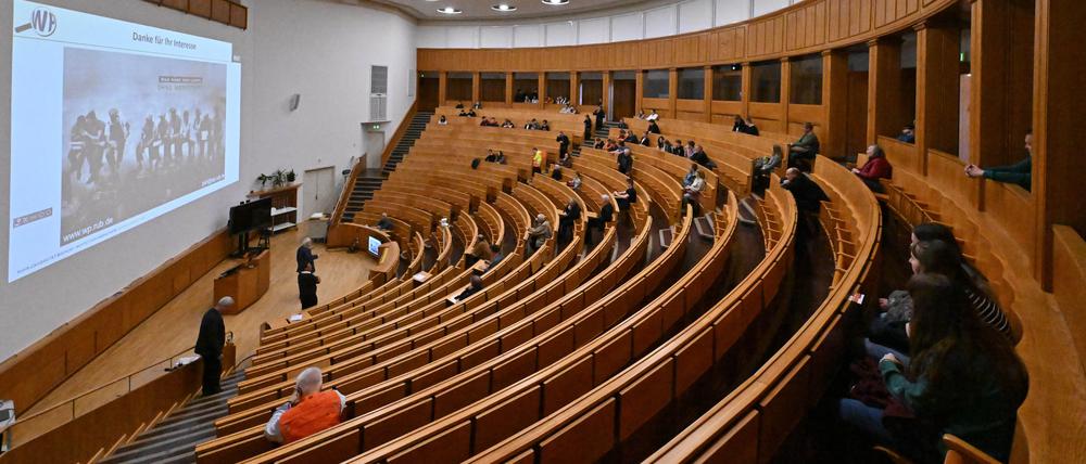 Blick in einen Hörsaal.