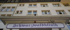 Der Eingang der „Schwarzwaldklinik“. Hammerschmid schrieb die Titelmusik zur Fernsehserie. 