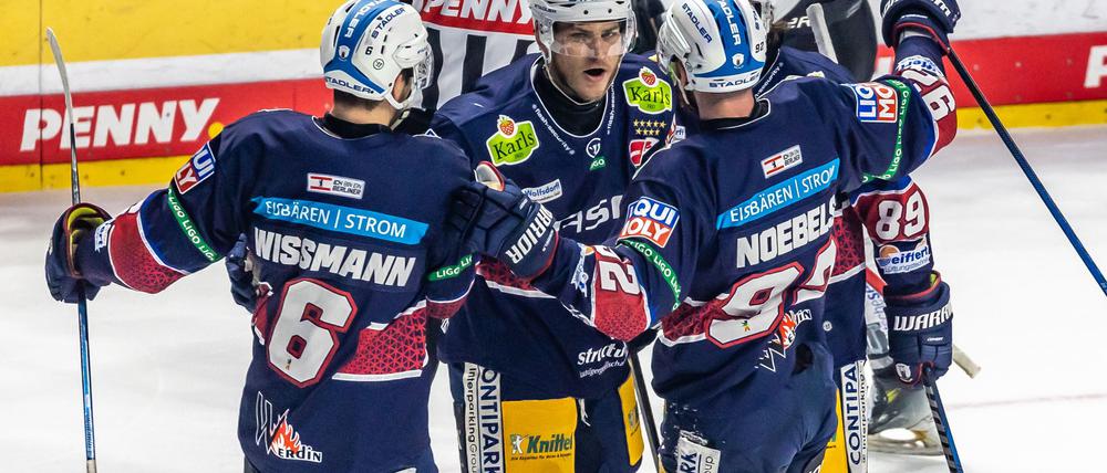 Die Eisbären Berlin wollen auch am Mittwoch gegen Zürich jubeln.