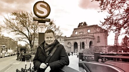 Eine virtuelle Runde Berlin: Klaus Lederer wollte die Fahrt coronabedingt lieber außerhalb der S-Bahn aufnehmen.