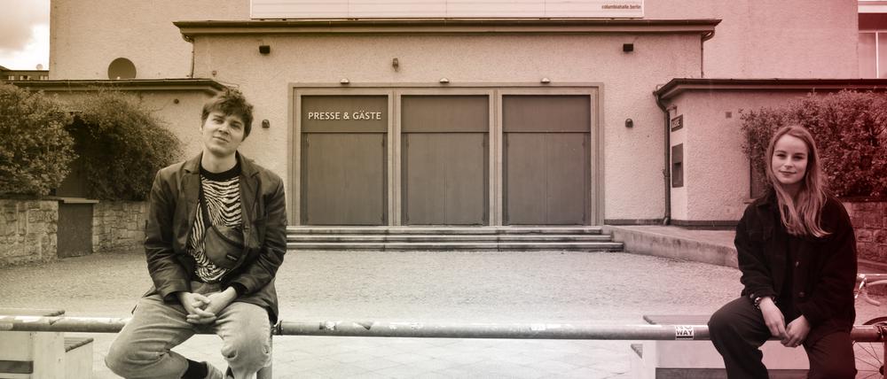 Matthias Rohde, Frontmann der Berliner Band „Von Wegen Lisbeth“, und Tagesspiegel-Redakteurin Ann-Kathrin Hipp.