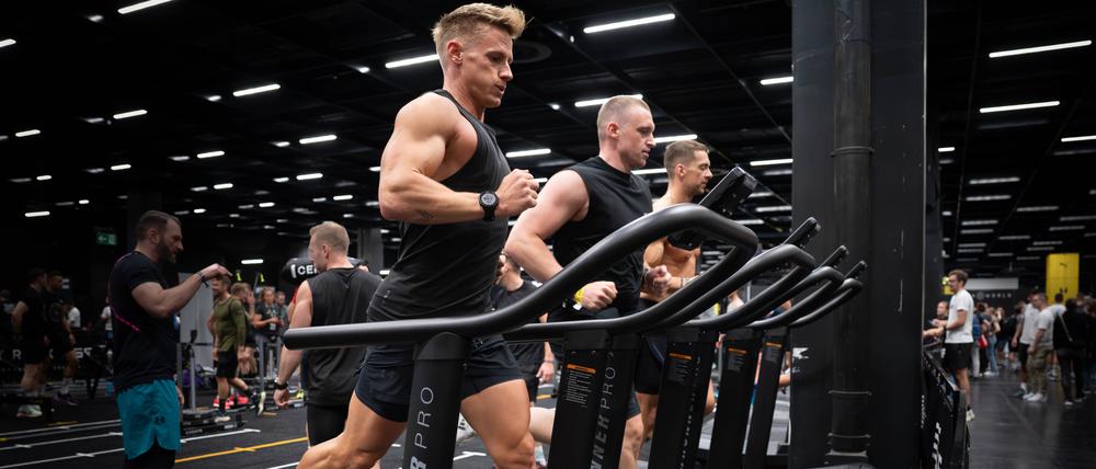 Das Fitnessstudio ist für Sporttreibende oft der bevorzugte Ort. Dieser birgt aber besonders viele Verletzungsrisiken.  