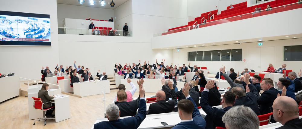 Die erste Arbeitssitzung des neu gewählten Landtags von Brandenburg.