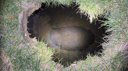Das Loch in der Nähe des Fahrzeugs der Vermissten gehört wahrscheinlich zu einem alten Bergbauschacht. 