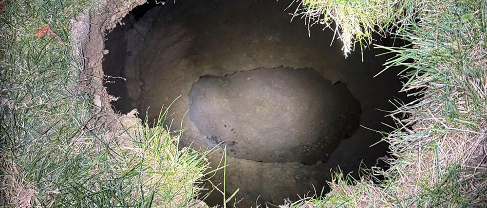 Das Loch in der Nähe des Fahrzeugs der Vermissten gehört wahrscheinlich zu einem alten Bergbauschacht. 