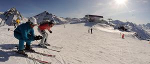 Schneesportfahrten gehören bei manchen Schulen zum Programm. Sie können statt eines Sportkurses als Blockunterricht für das Abitur angerechnet werden. 