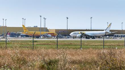 Flugzeuge könnten nach Warnungen von Sicherheitsexperten ein Ziel von Sabotageakten sein. (Archivbild)