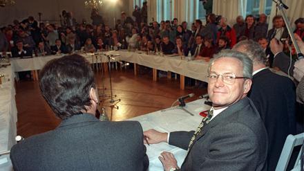 Am Zentralen Runden Tisch der DDR durfte erstmals die Opposition auf Augenhöhe mitreden. (Archivbild)