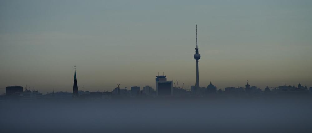 Die Temperaturen in Berlin und Brandenburg liegen bei maximal fünf Grad, wie der Deutsche Wetterdienst mitteilt. (Symbolbild)