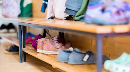 Laut Bildungsexpertinnen der Bertelsmann Stiftung leidet die Arbeit mit Kindern unter einem Mangel an Fachkräften in den Kita-Teams. 