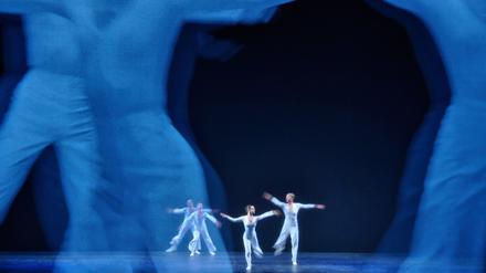 Die Tänzerinnen von Lucinda Childs im Berliner Festspielhaus 