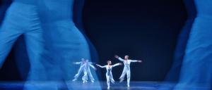 Die Tänzerinnen von Lucinda Childs im Berliner Festspielhaus 