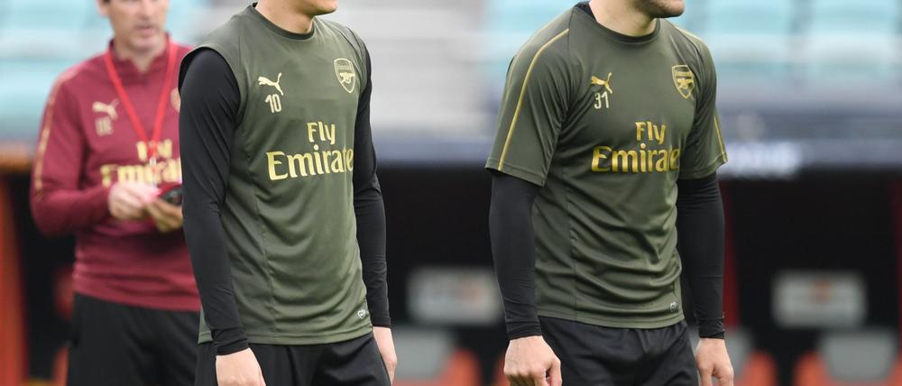 Fünf Jahre nach dem Überfall auf Mesut Özil (l) und Sead Kolasinac bricht einer der Täter sein Schweigen.