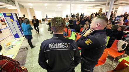 Rund 200 Menschen sprachen bei der Anwohnerversammlung am Dienstag über Glasscherben, nächtliche Ruhestörung und fehlende Jugendorte.