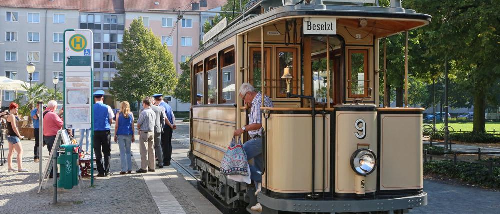 Historische Potsdamer Straßenbahn.