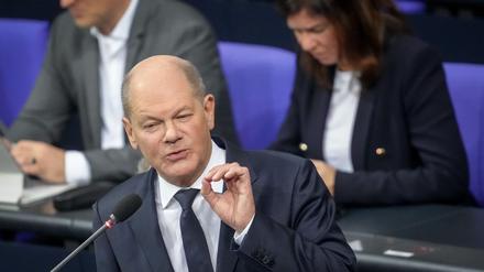 Kanzler Scholz sieht kein Hindernis für die Ukraine-Politik durch die SPD-BSW-Koalition in Potsdam.
