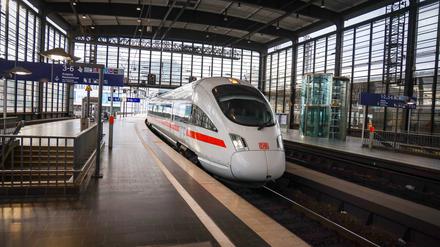 Am Bahnhof Zoo halten künftig morgens und abends wieder Fernzüge in nennenswerter Zahl.