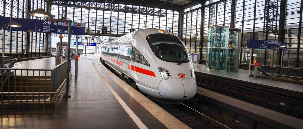 Am Bahnhof Zoo halten künftig morgens und abends wieder Fernzüge in nennenswerter Zahl.