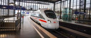 Am Bahnhof Zoo halten künftig morgens und abends wieder Fernzüge in nennenswerter Zahl.