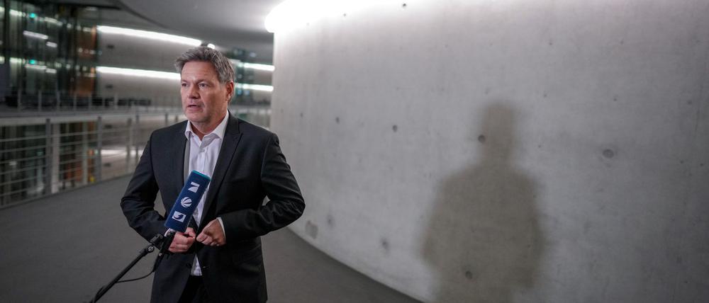 Habeck verteidigt seine Ansiedlungspolitik mit staatlicher Unterstützung.