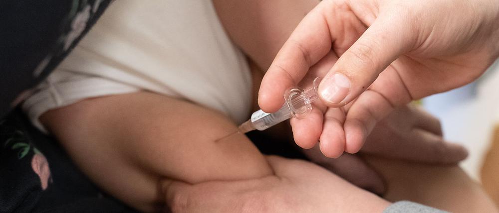 Die Polio-Impfung gehört in Deutschland zu einer der Standardimpfungen bei Säuglingen (Symbolbild).