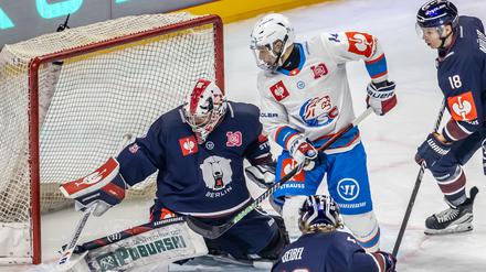 Der Druck auf das Tor der Eisbären nahm im Laufe des Spiels immer mehr zu.